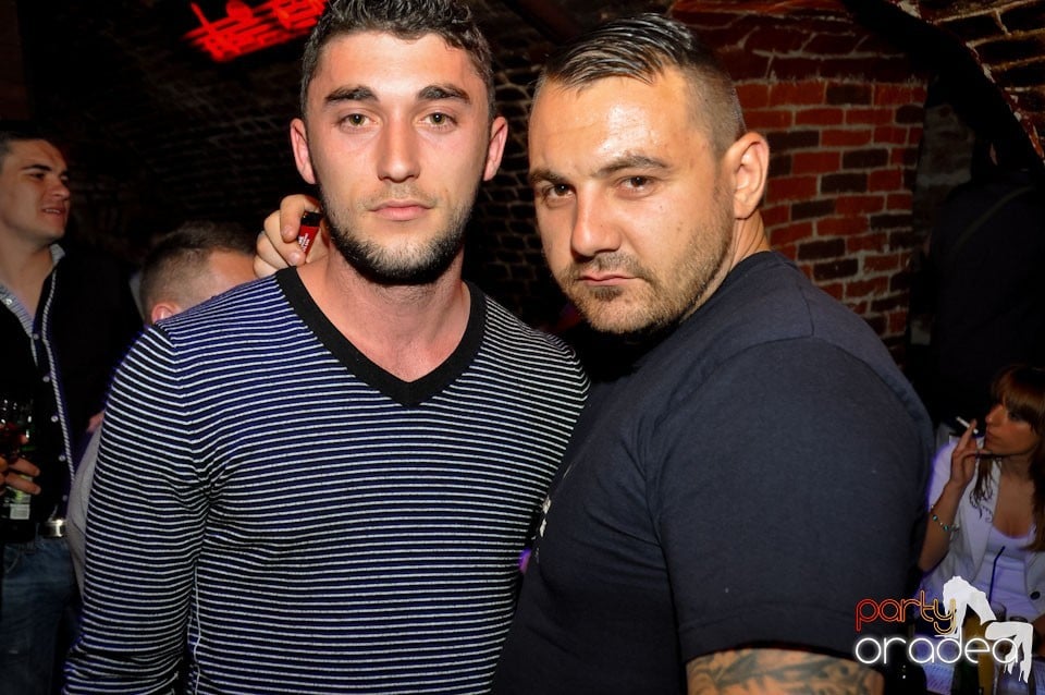 Miercuri seara în Club Escape, 