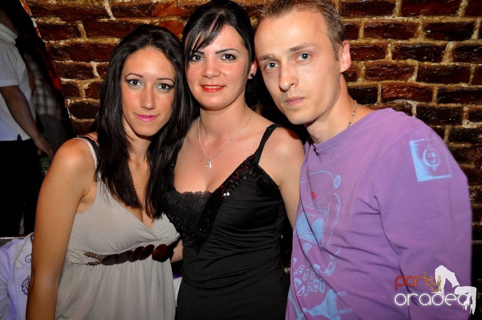 Miercuri seara în Club Escape, 