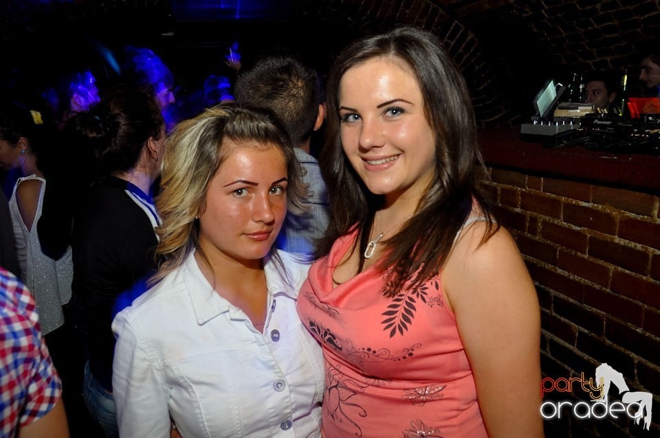 Miercuri seara în Club Escape, 