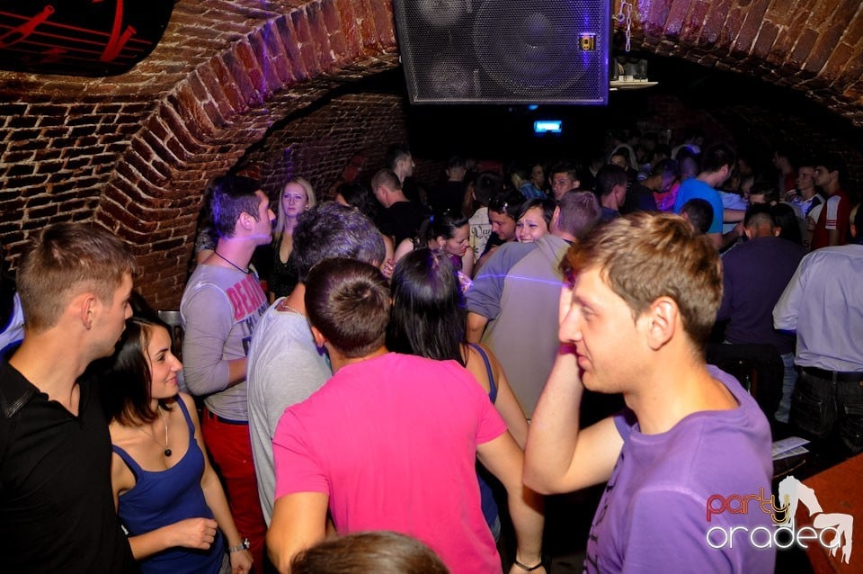 Miercuri seara în Club Escape, 