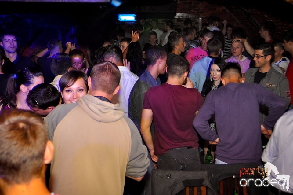 Miercuri seara în Club Escape, 