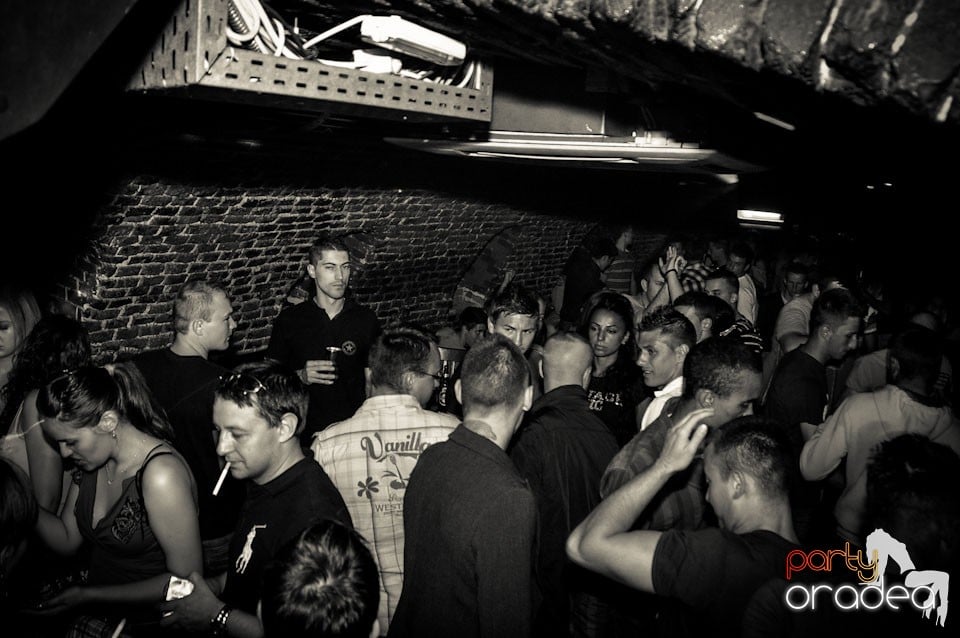 Miercuri seara în Club Escape, 