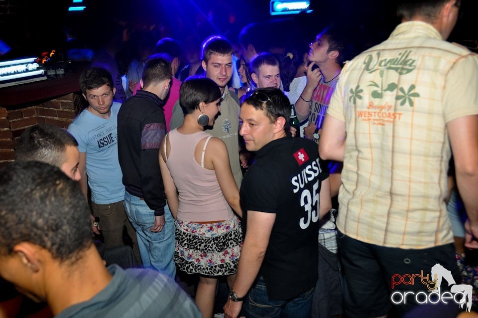 Miercuri seara în Club Escape, 