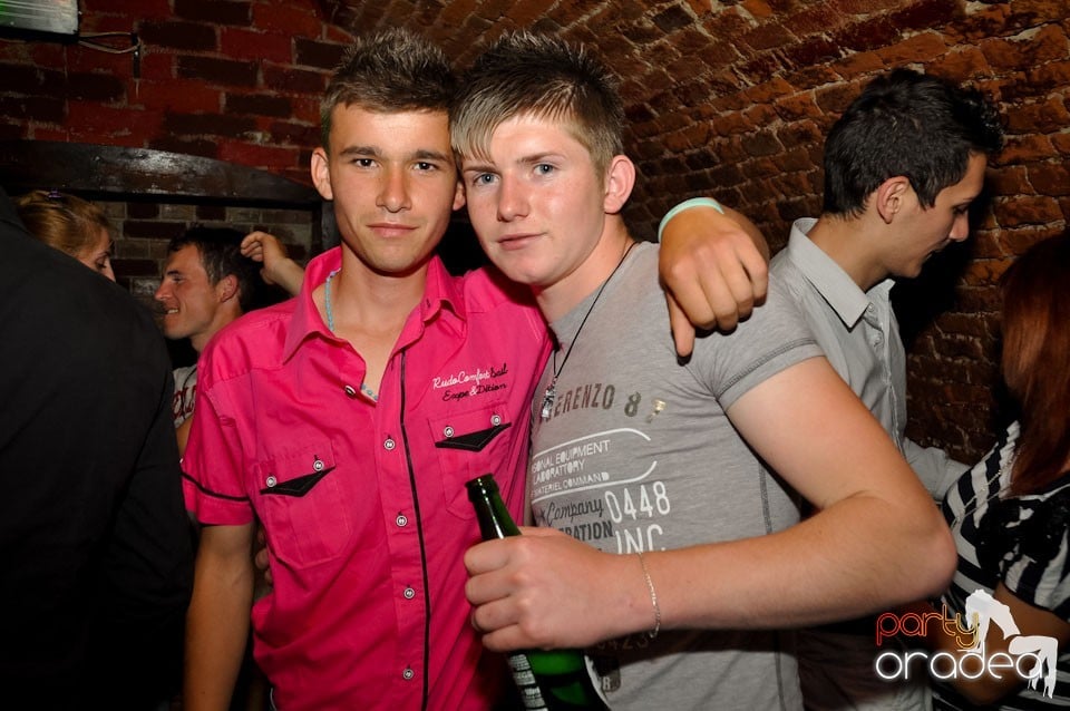 Miercuri seara în Club Escape, 