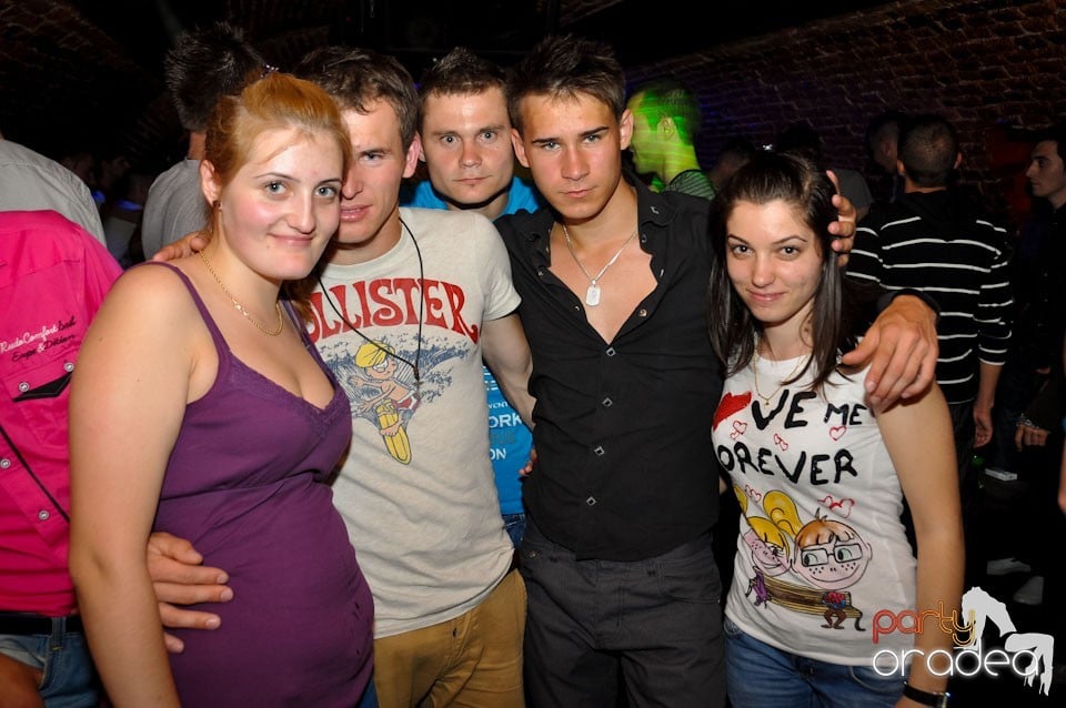 Miercuri seara în Club Escape, 