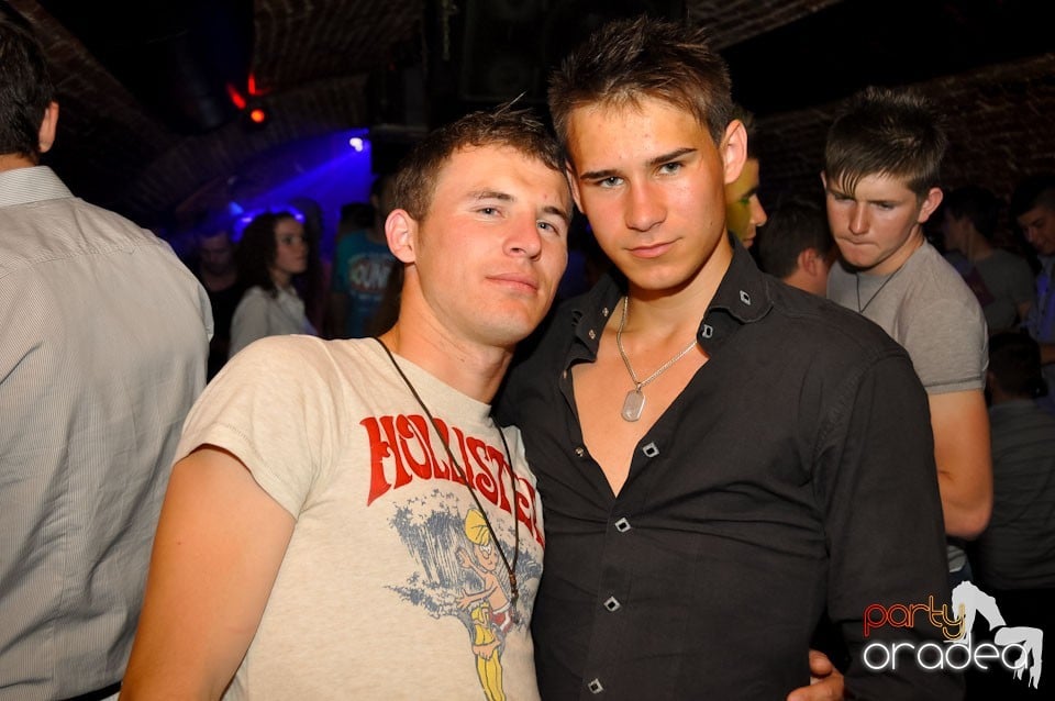 Miercuri seara în Club Escape, 