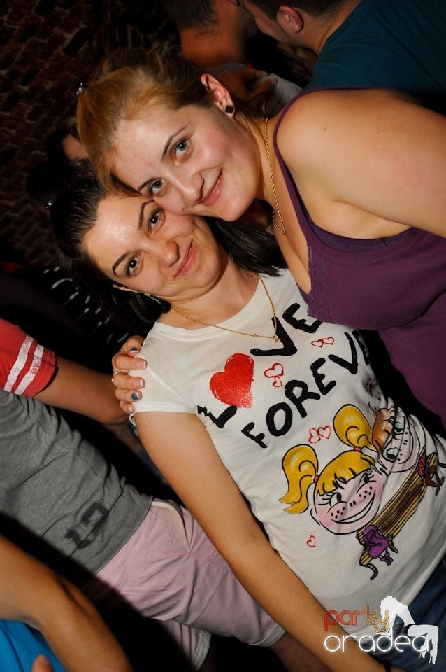 Miercuri seara în Club Escape, 