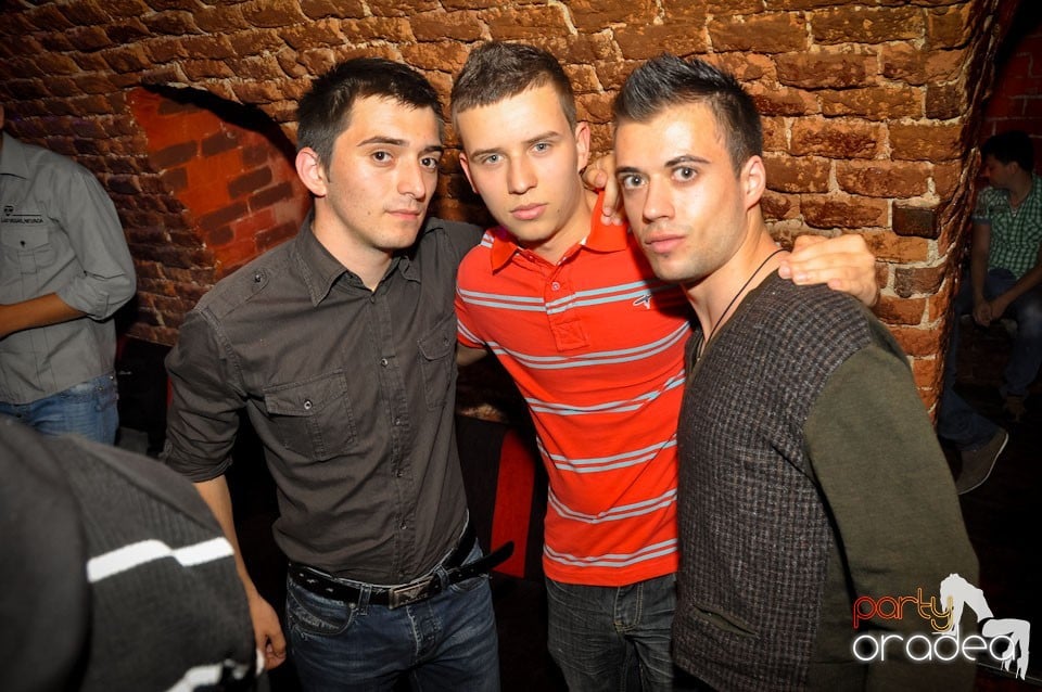 Miercuri seara în Club Escape, 