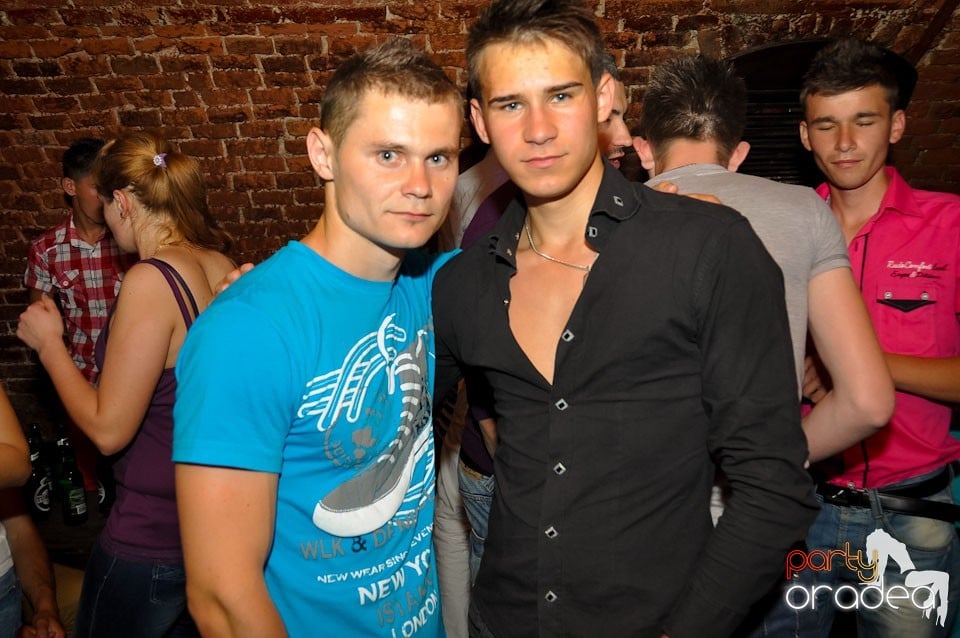 Miercuri seara în Club Escape, 