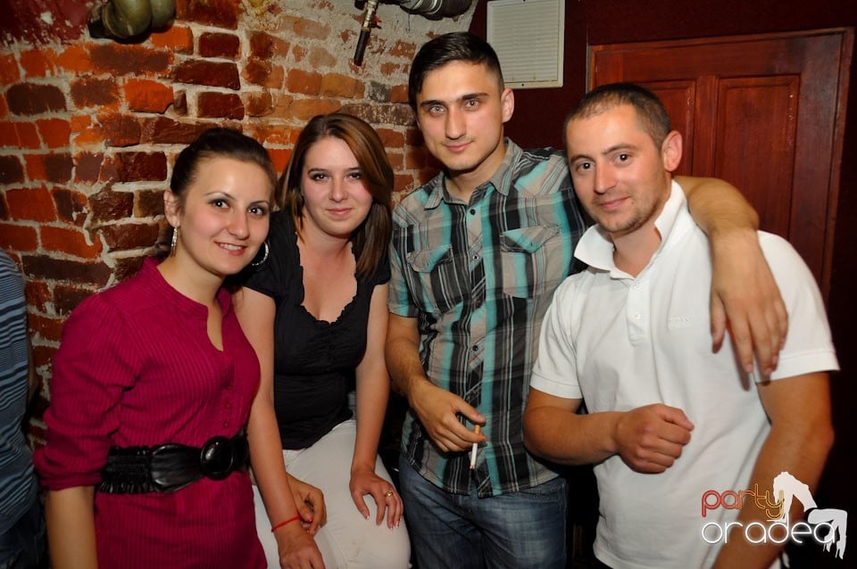 Miercuri seara în Club Escape, 