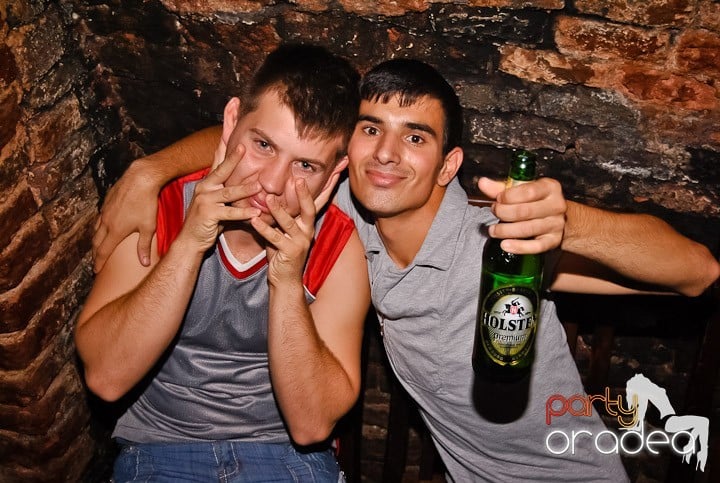 Miercuri seara în Club Escape, 