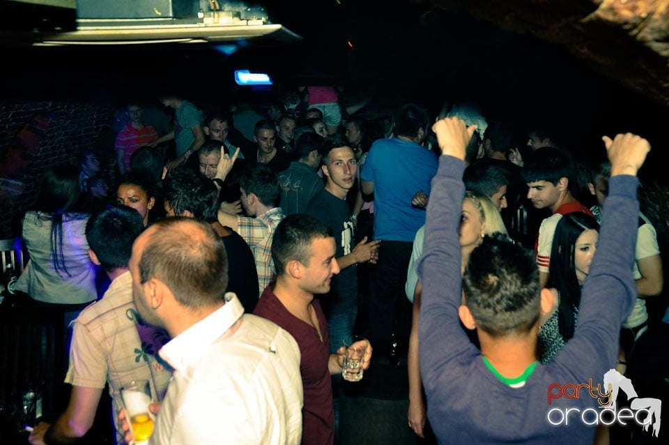 Miercuri seara în Club Escape, 