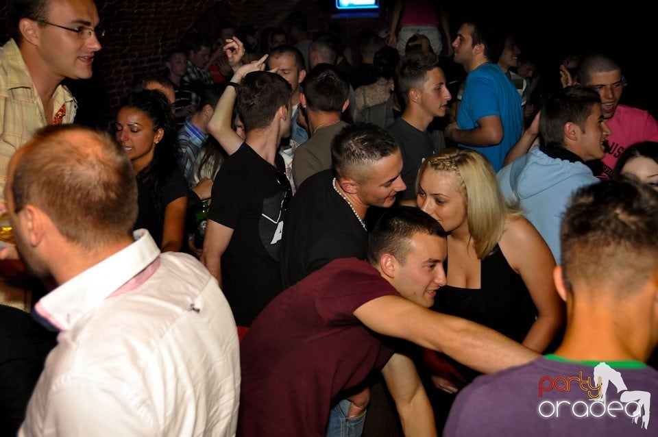 Miercuri seara în Club Escape, 