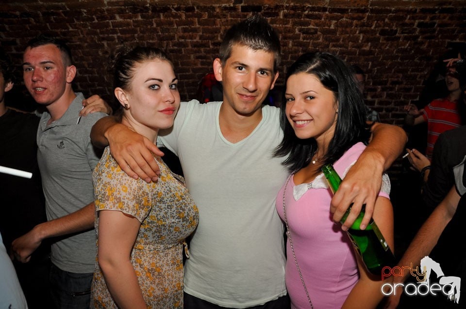 Miercuri seara în Club Escape, 