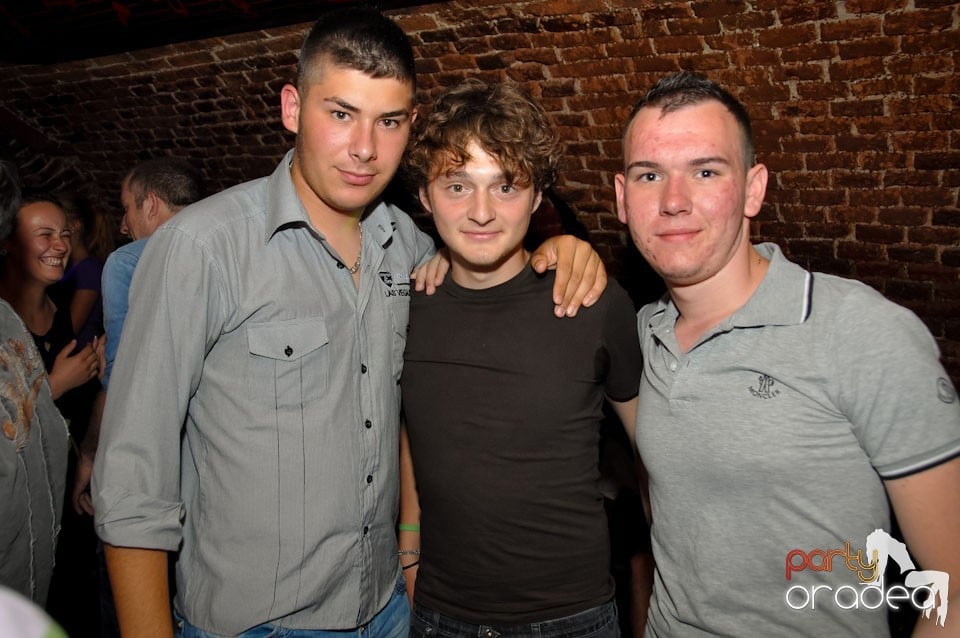 Miercuri seara în Club Escape, 