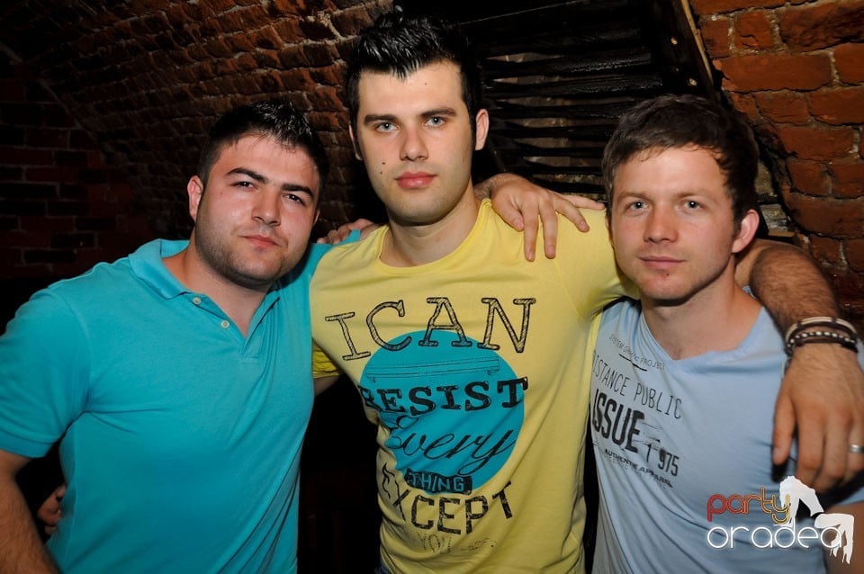 Miercuri seara în Club Escape, 