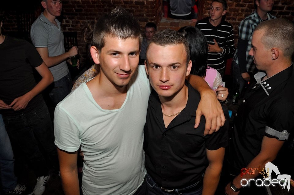 Miercuri seara în Club Escape, 