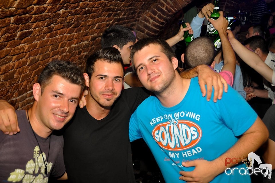 Miercuri seara în Club Escape, 