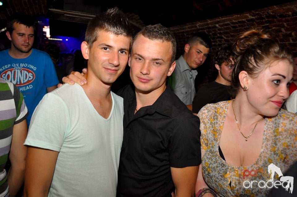 Miercuri seara în Club Escape, 