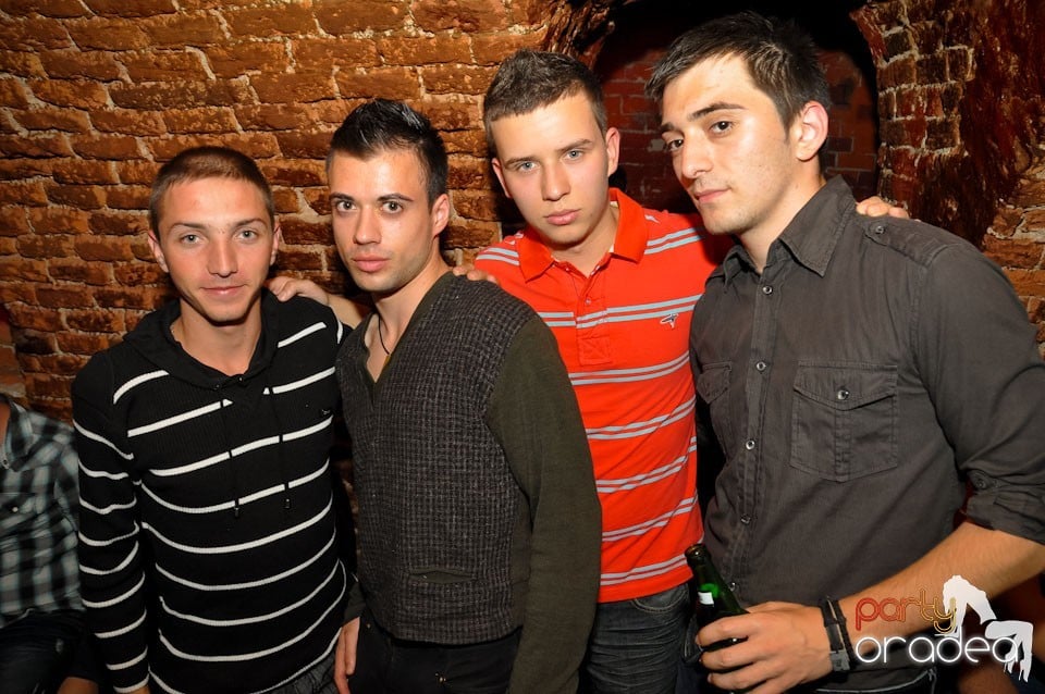 Miercuri seara în Club Escape, 