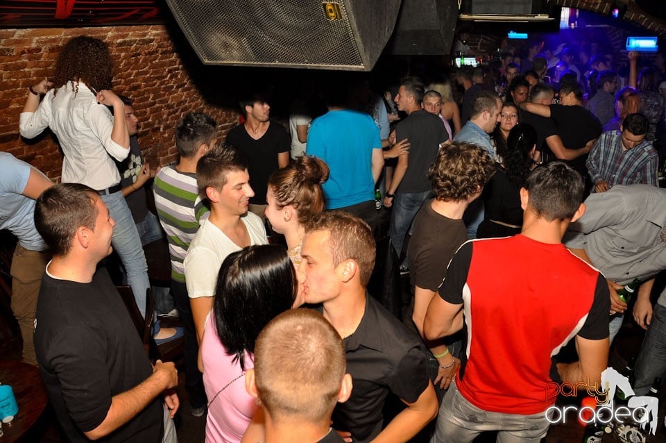 Miercuri seara în Club Escape, 