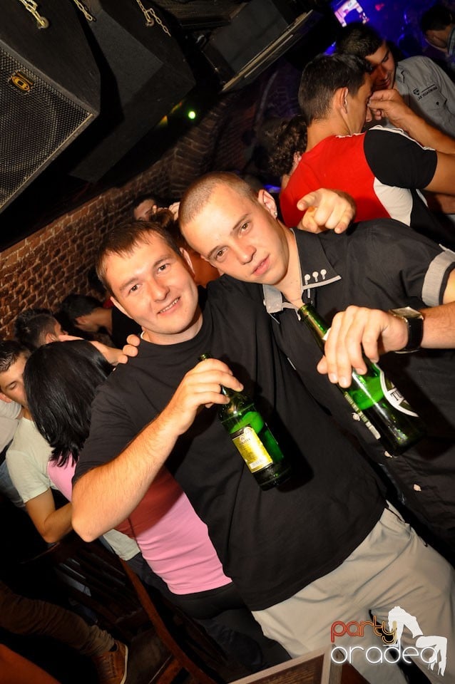 Miercuri seara în Club Escape, 