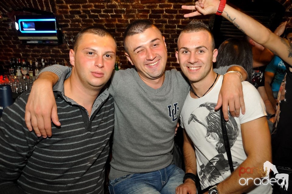 Miercuri seara în Club Escape, 