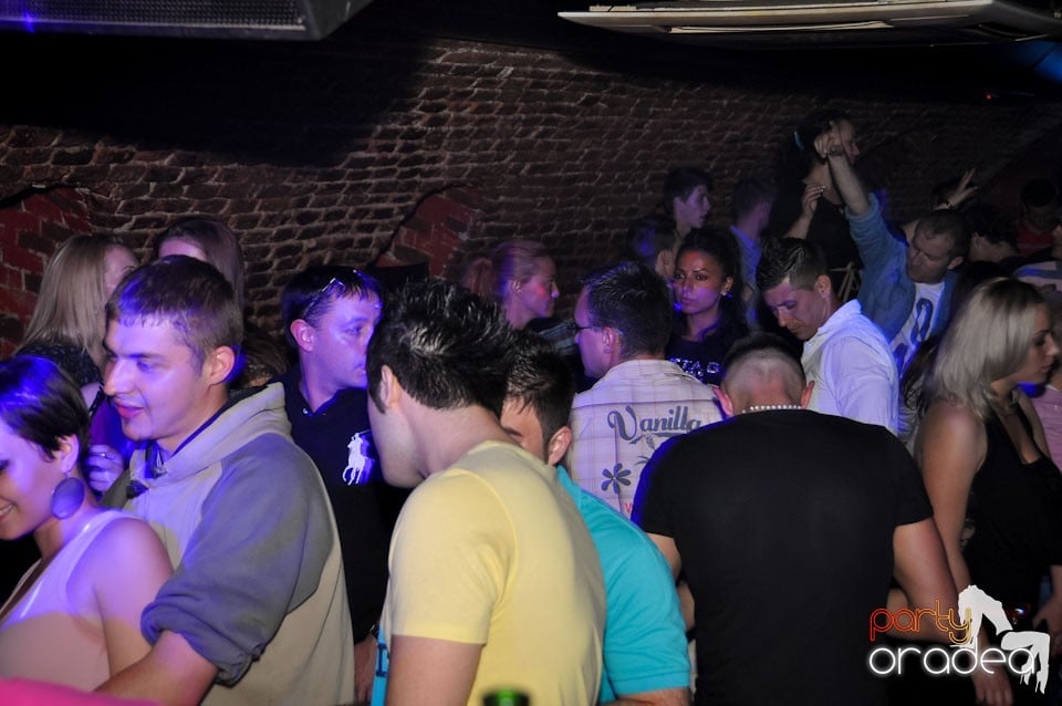 Miercuri seara în Club Escape, 