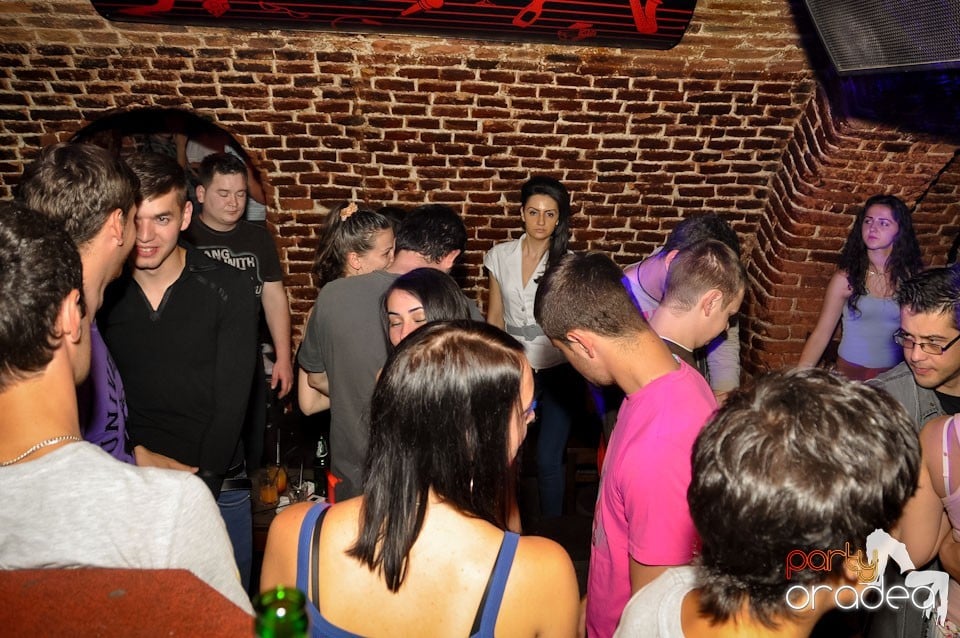 Miercuri seara în Club Escape, 