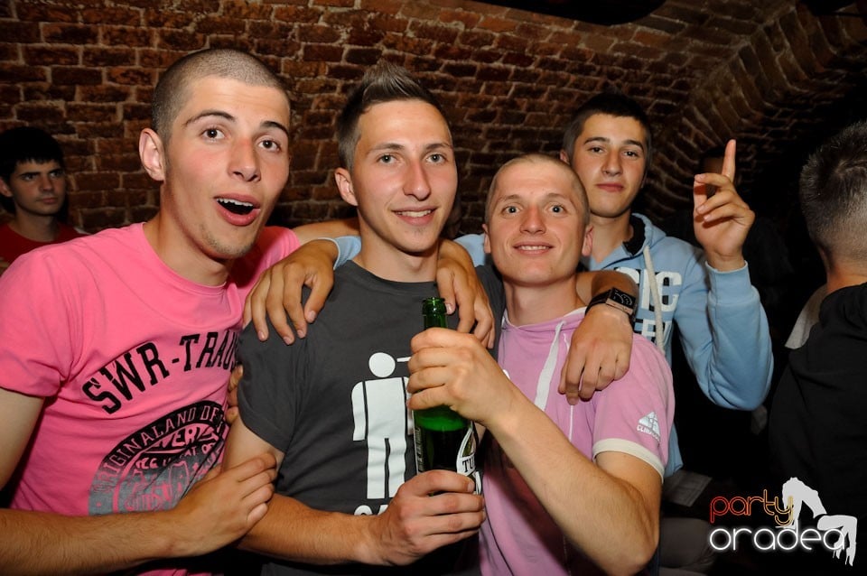 Miercuri seara în Club Escape, 