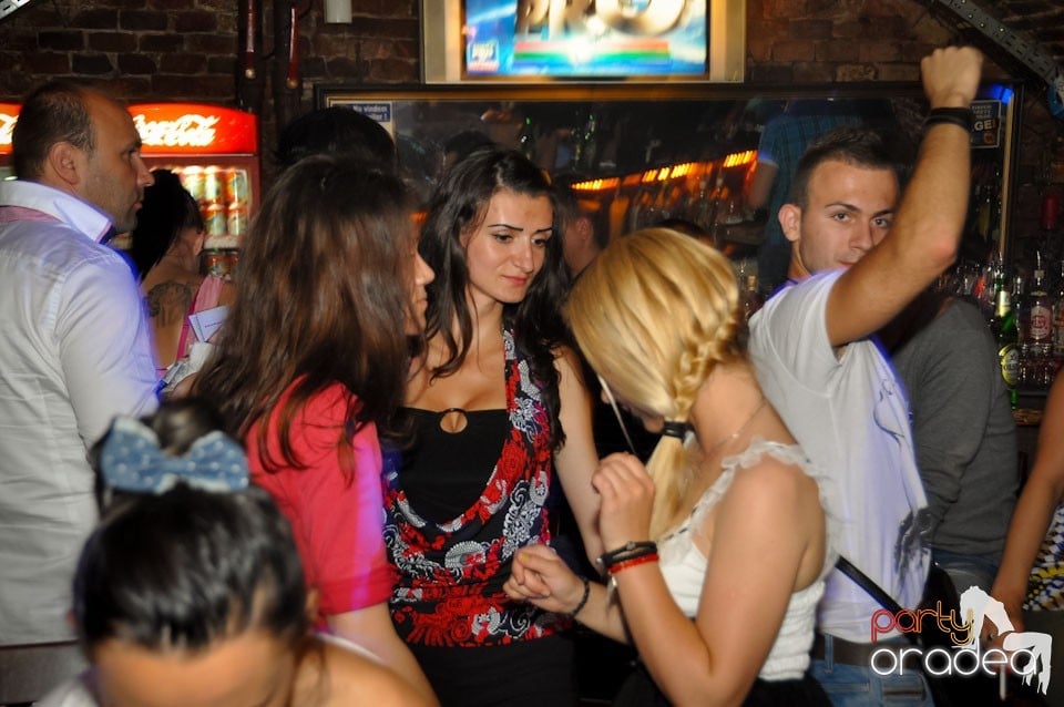 Miercuri seara în Club Escape, 