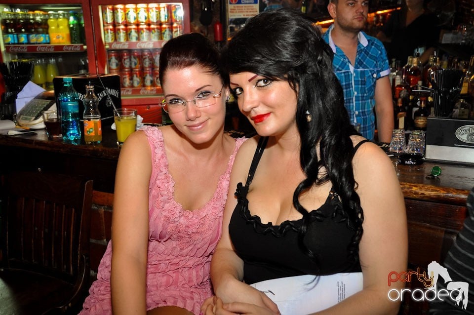 Miercuri seara în Club Escape, 