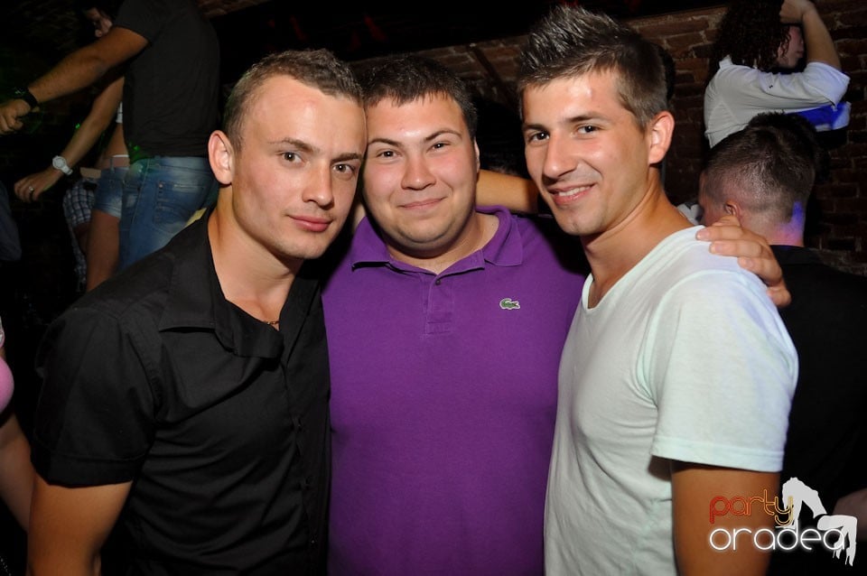 Miercuri seara în Club Escape, 