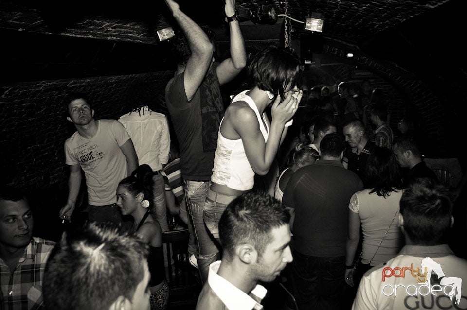 Miercuri seara în Club Escape, 