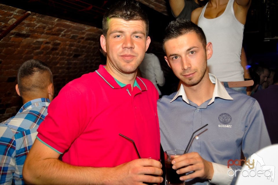 Miercuri seara în Club Escape, 