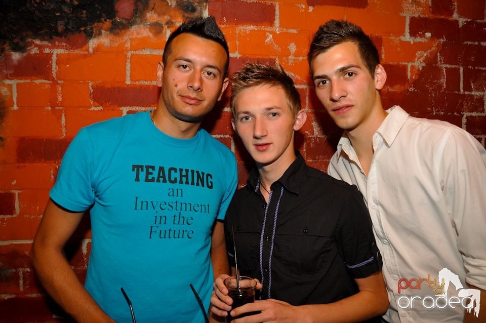 Miercuri seara în Club Escape, 