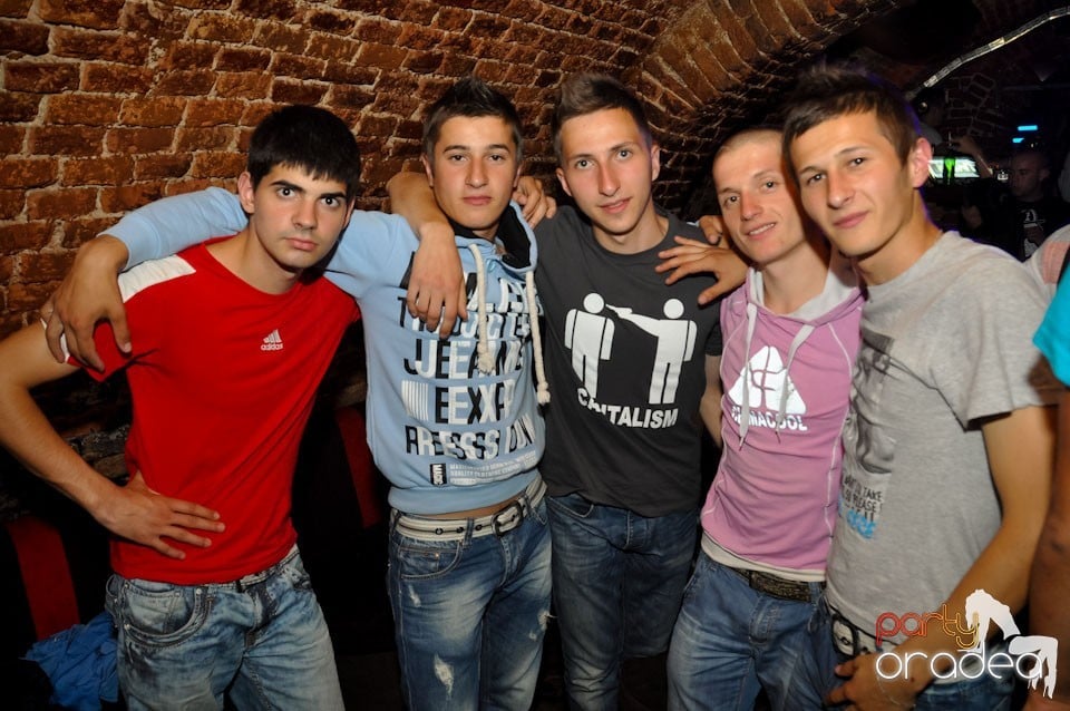 Miercuri seara în Club Escape, 