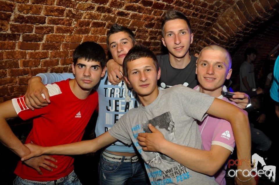 Miercuri seara în Club Escape, 