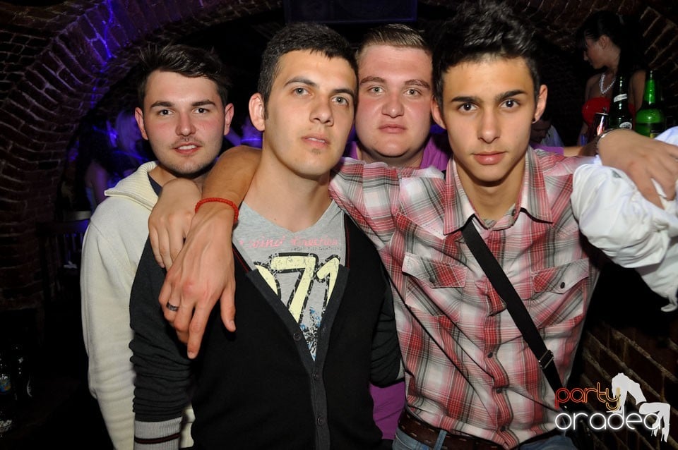 Miercuri seara în Club Escape, 