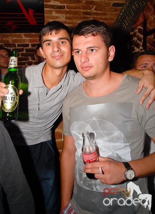 Miercuri seara în Club Escape, 