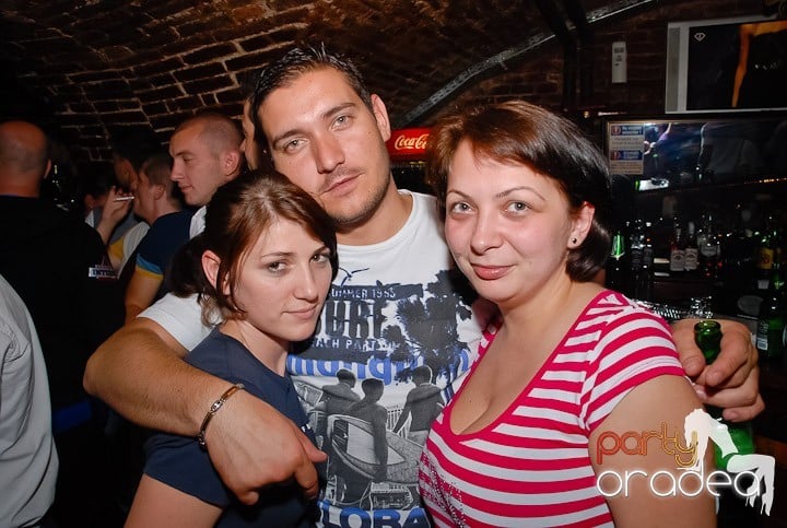 Miercuri seara în Club Escape, 