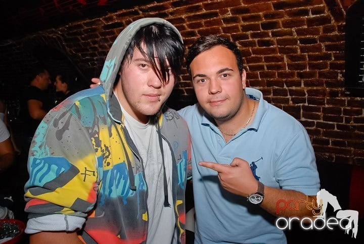 Miercuri seara în Club Escape, 