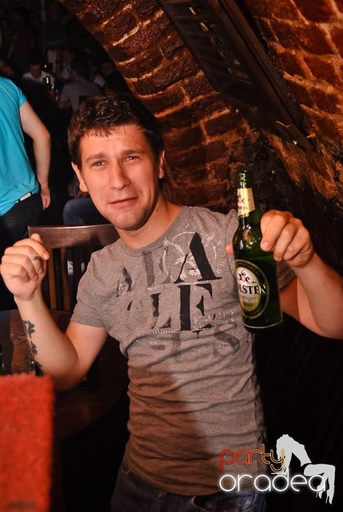 Miercuri seara în Club Escape, 