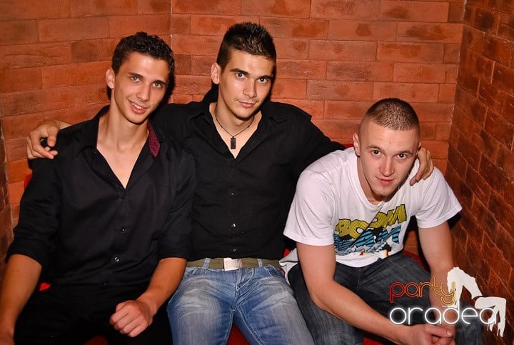 Miercuri seara în Club Escape, 