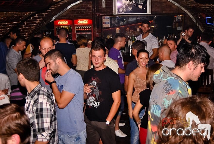 Miercuri seara în Club Escape, 