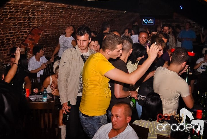 Miercuri seara în Club Escape, 