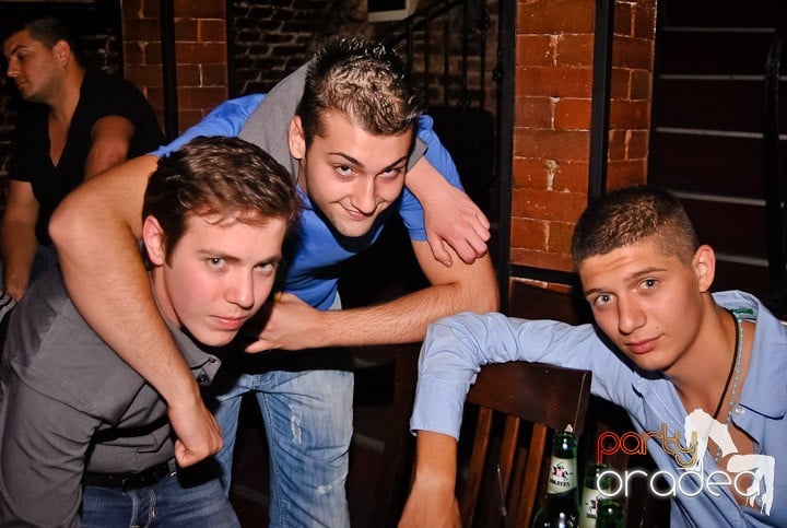 Miercuri seara în Club Escape, 