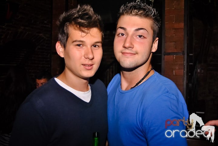 Miercuri seara în Club Escape, 