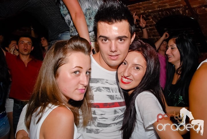 Miercuri seara în Club Escape, 