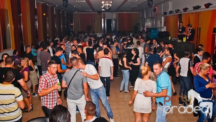 Mijloc de săptămână în Student's Place, Student's Place